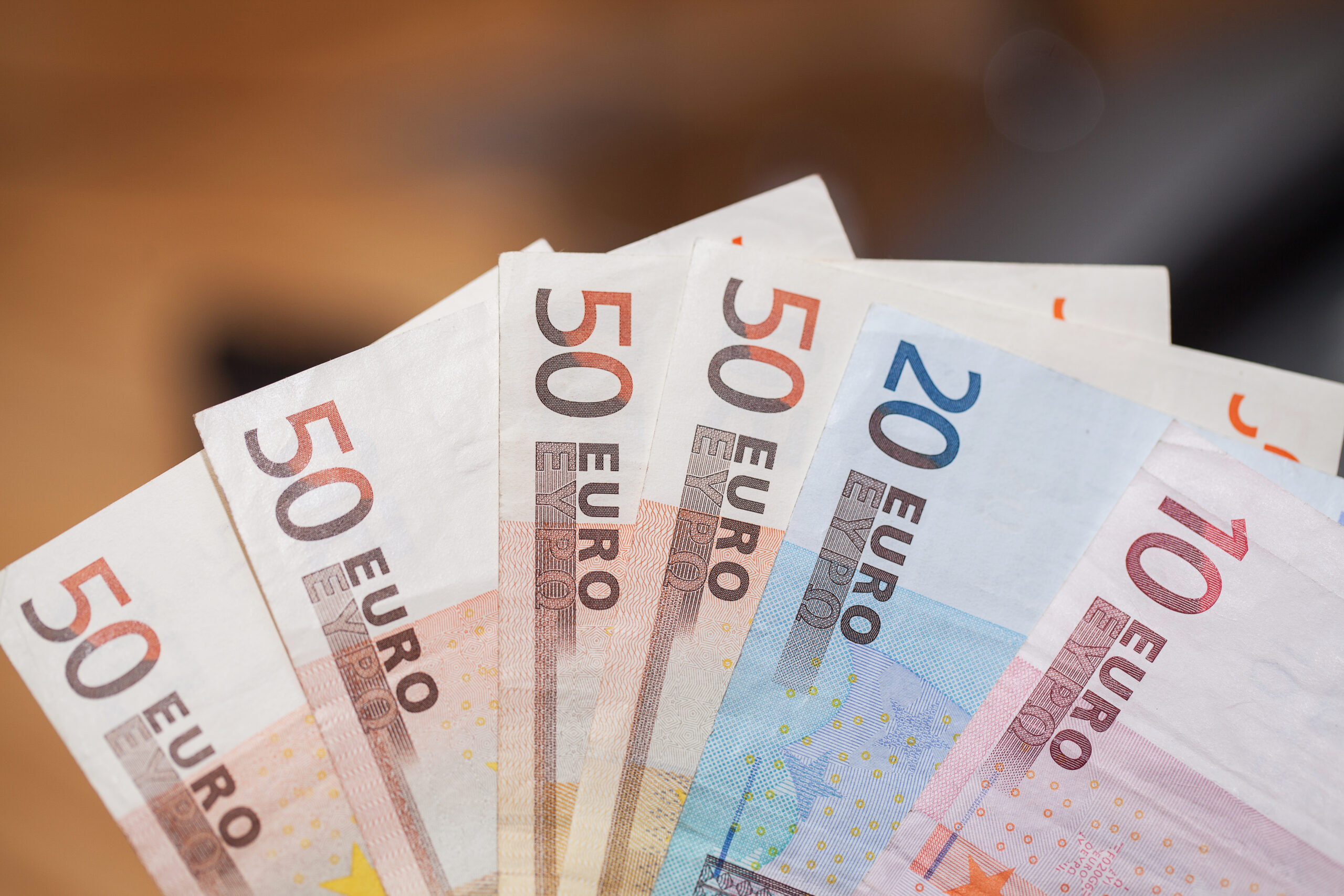 Kurs euro w ostatnim tygodniu 01 – 06 maja. Analiza zmienności waluty na przestrzeni ostatnich miesięcy. Ile kosztuje euro dzisiaj?